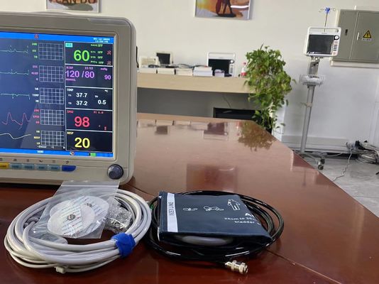 Gebroken witte kleur draagbare monitor voor vitale functies met ECG SPO2 NIBP en temperatuurmeting
