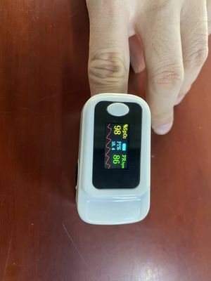 OEM ODM Draagbare vingervingerbloedzuurstofpulsmonitor Oximeter met OLED
