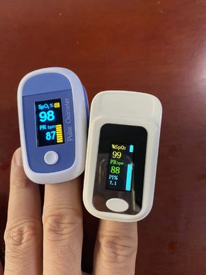 Medische de Vingertopimpuls Oximeter van PR SPO2 OLED voor het Ziekenhuisziekenwagen, de monitor van de bloedzuurstof