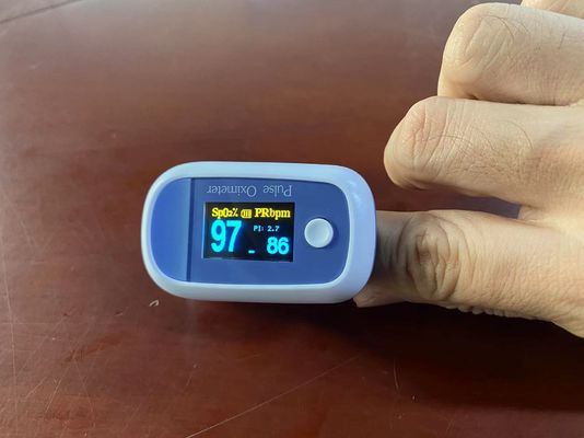 0.96 inch OLED vingerpuntspulsoximeter Kleine handleiding Vier richtingen verstelbaar