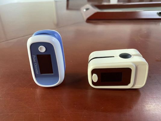 De medische Impuls Oximeter van de het Ziekenhuisoled Vingertop voor Volwassen Pediatrische Kliniek, de monitor van de bloedzuurstof