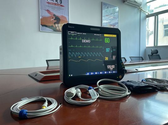 15 inch draagbare multi-parameter patiëntmonitoren met HL7-compatibel, USB-data-uitgang, VGA, verpleegkundige oproepen en vitale zingen